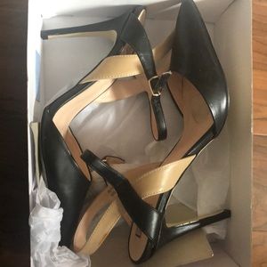 Used Signature heels sz 11